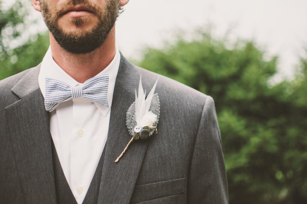 Corbatas y pajaritas para bodas estivales